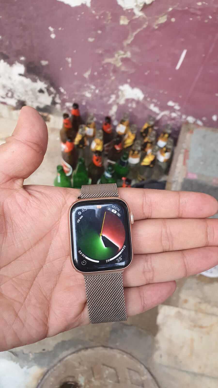 Does Apple Watch Work When Not On Wrist